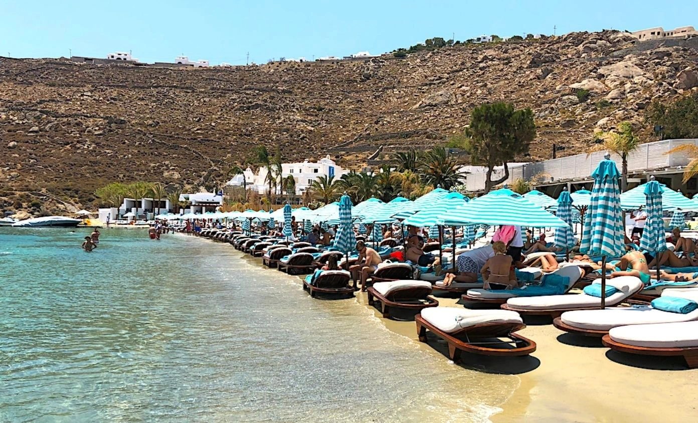 Beach in Mykonos covered entirely by sunbeds. Credit: GreekReporter Beach in Mykonos covered entirely by sunbeds. Credit: GreekReporter