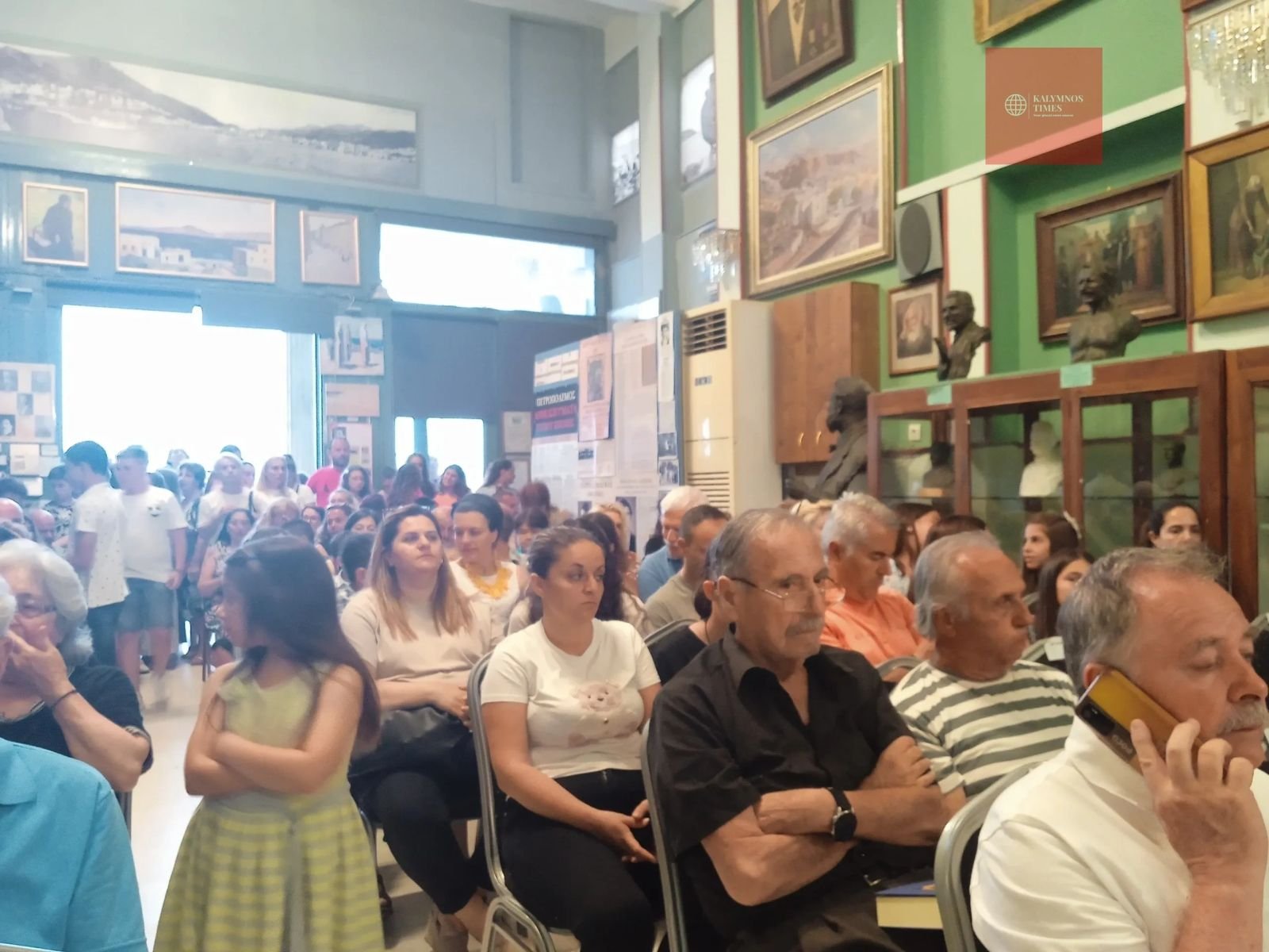 Κατάμεστη η αίθουσα του Δημοτικού Κέντρου Πολιτισμού 
