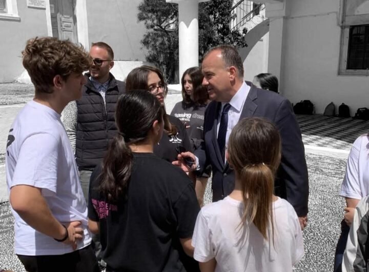 politician with middle school students