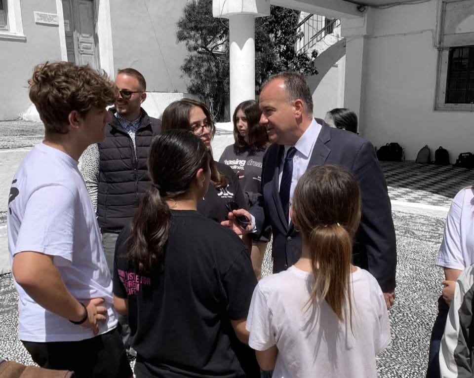 politician with middle school students